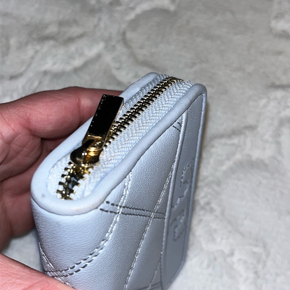 Tory Burch Light Blue Quilted Wallet EUC - Picture 5 of 11